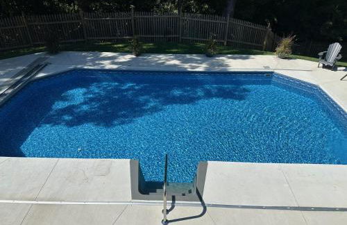 World Cup Ready - Spacious 5-Bedroom Home with Pool, Hot Tub, and Outdoor TV - Foto 16