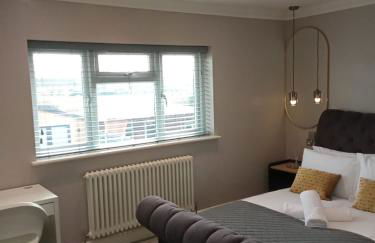 7 bed 3 bath M25 Long term Parking - Foto 13