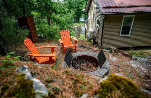 Spacious 5 Bedroom Cabin with Riverview & Black Lake Access - Foto 8