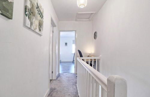 Comfy 4 Bed, Sleeps 8, fast WIFI, Contractor friendly - Foto 57