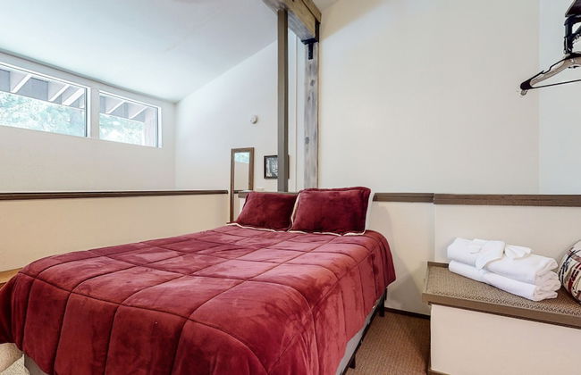 Escape to The Summit - Pool & HT Next Door - Foto 7