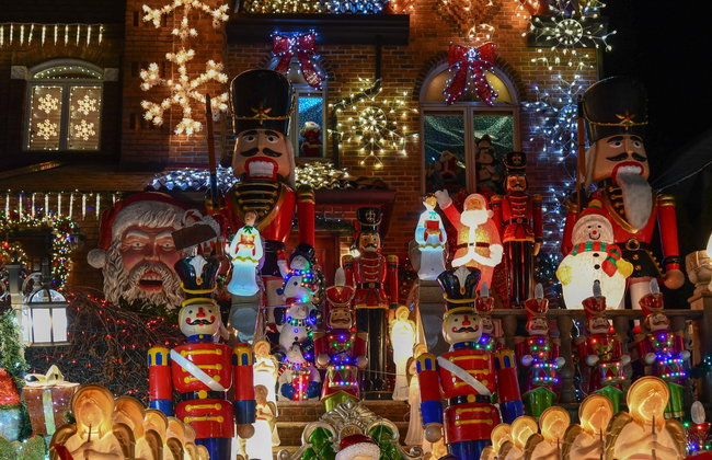 Contrastes de Nueva York + Luces de Navidad de Dyker Heights - Photo 1