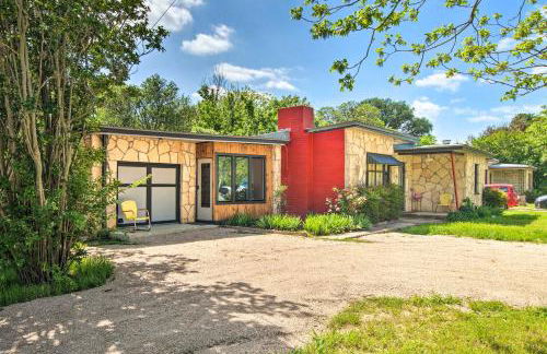 Remodeled Retro Home with Deck, Walk to Main Street! - Foto 25