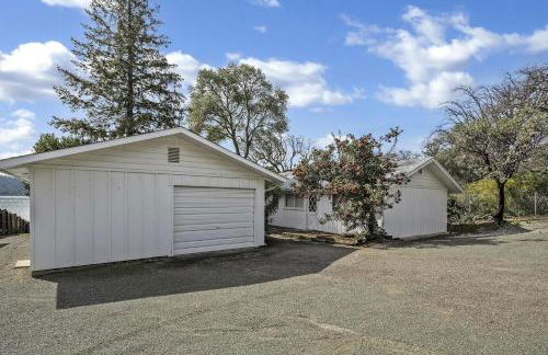 Sandy Feet Retreat -- Lakefront Retreat With Sand Volleyball Court! - Foto 38