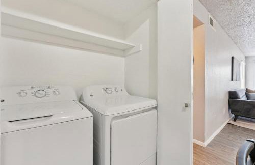 The Landry 381 Spacious and Cozy 2 Bedroom 1bth - Foto 18