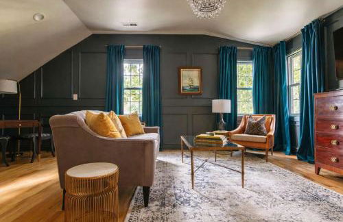 Speakeasy Family Retreat with Skyline Views - Foto 19