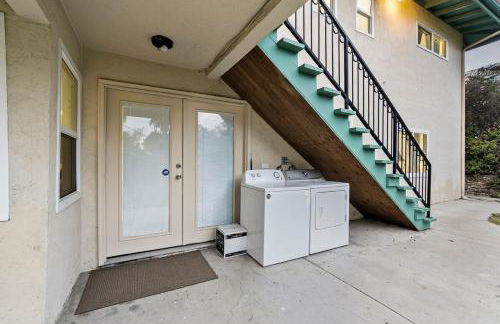 Entire Private Home with 4 Bedrooms 3 Bathrooms, King Bed, Big Yard, Prime Area, Ranch Style, Available Now - Photo 19