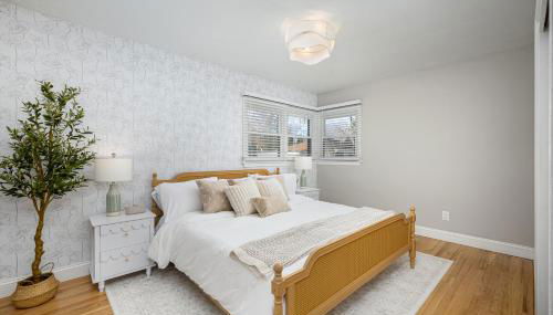 Main Street Retreat Hot Tub Sleeps 8 - Foto 5