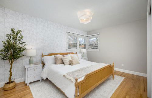 Main Street Retreat Hot Tub Sleeps 8 - Foto 5