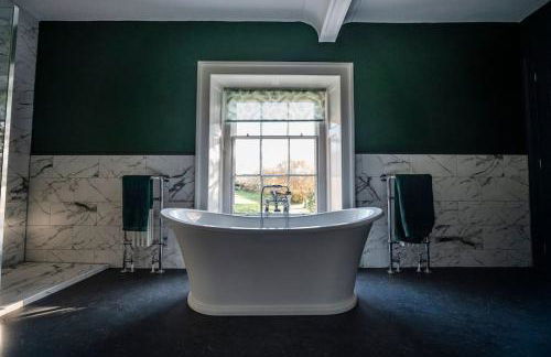 Georgian Country House -Panoramic Views -Sleeps 12 - Photo 25