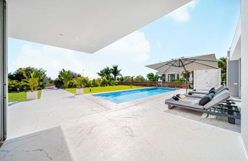 Luxury Villa with Heated Pool & Jacuzzi Near Costa Adeje Golf - Photo 4