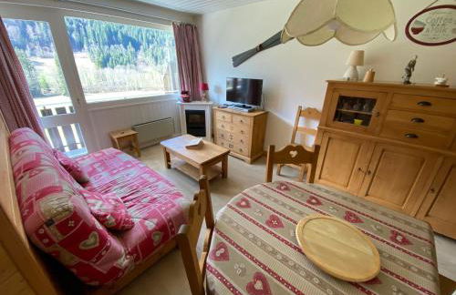 Appartement cosy avec balcon et parking, proche piste - FR-1-692-36 - Foto 1