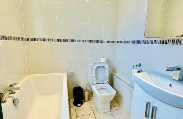 4-Bed Oasis Quiet Culde sac - Foto 40