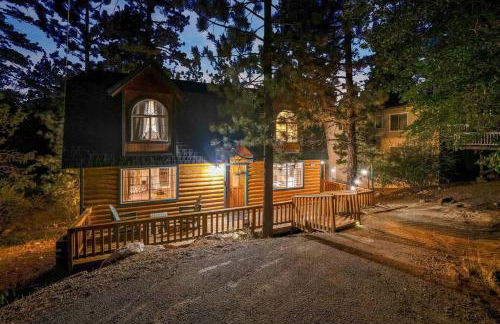 Pine Den Cabin: Arcade+Fire Pit+BBQ - Foto 75