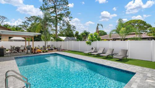 Serenity by the Sea! Cozy pool home with putting green & fire pit! - Foto 4