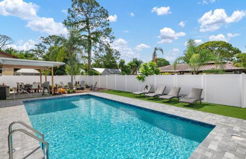 Serenity by the Sea! Cozy pool home with putting green & fire pit! - Foto 4