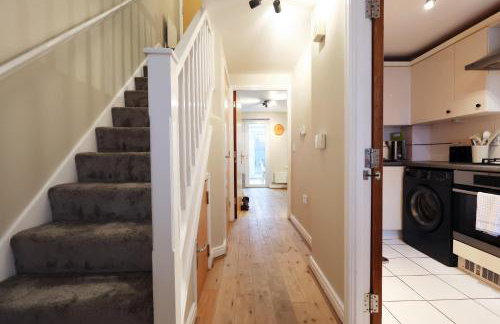 Cosy Bristol Townhouse - Free Parking - Sleeps 6 - By EKLIVING PARTNERS - Foto 23