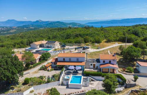 Villa LULU with heated pool, sauna & hot tub - Photo 1