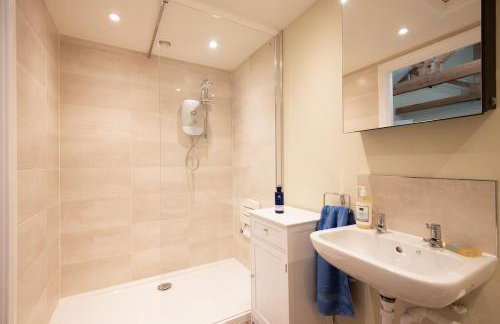 The Hat Shop - Photo 13