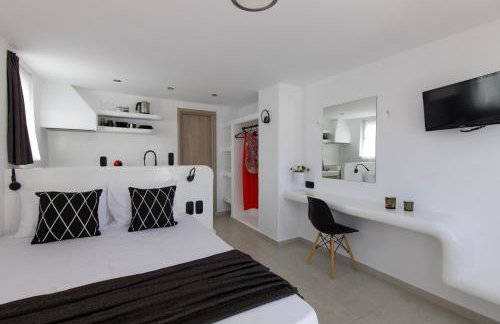 Irini's B & W house with jacuzzi - Photo 16