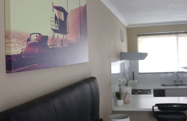 Chic & Serene 1-Bed Haven in Roodepoort - Photo 13