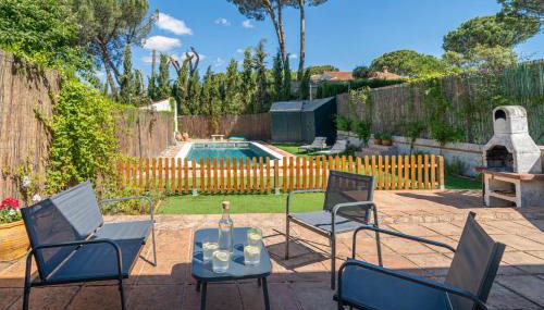 Casa familiar junto al lago con zona de juegos, cine y BBQ - Foto 4, Garden, Garden view