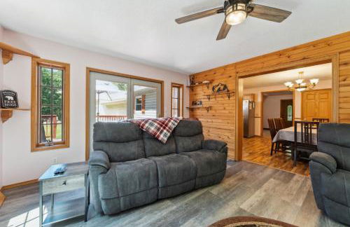 Dog-friendly 6-acre 5BR 3BA home, game room, deck, Wisconsin Dells 10min - Foto 14