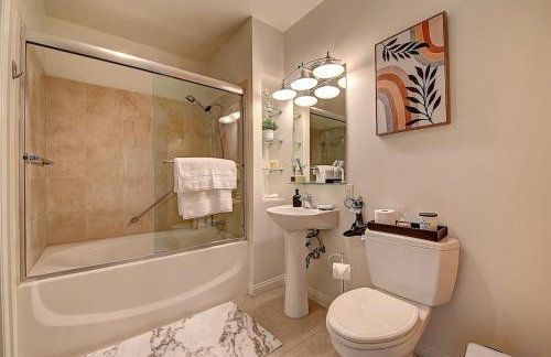 Ocean View Suite by Convention Center & Beach - Foto 17