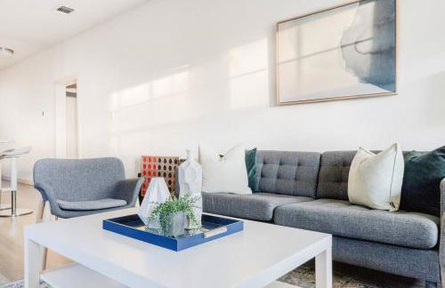 3BR Modern, Gated Home w FreePking, BBQ, Firepit, Mins to Downtown - Foto 16