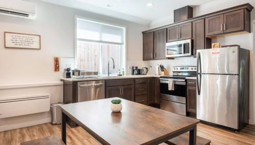 Walkable Apt Next to Restaurants, Bars, and Shops! - Foto 2