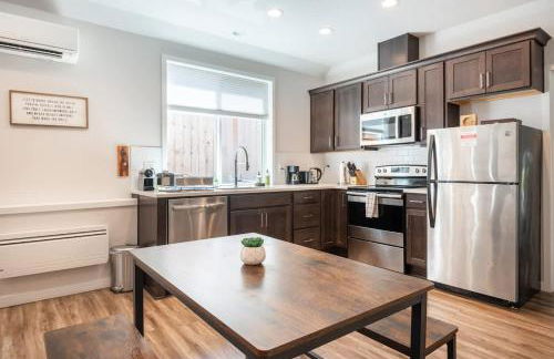 Walkable Apt Next to Restaurants, Bars, and Shops! - Foto 2