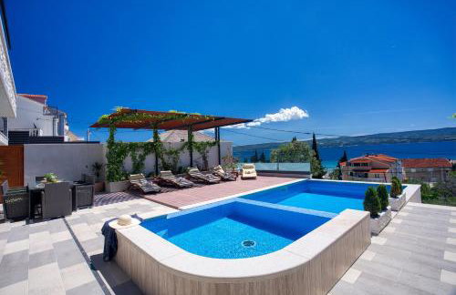 LUXURY VILLA PARADISE 120m from sandy beach, heated pool, billiard, max 12 pax - Foto 4