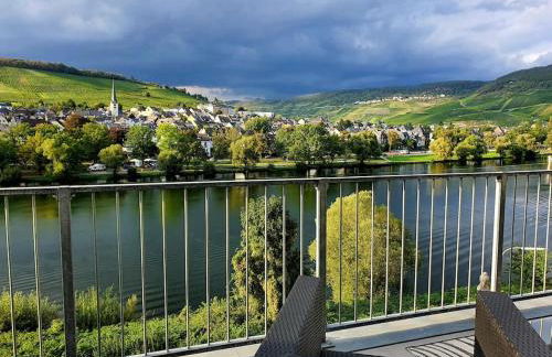 Elegant Apartment with Direct River View, Balcony and Parking in Bernkastel-Kues - Photo 56