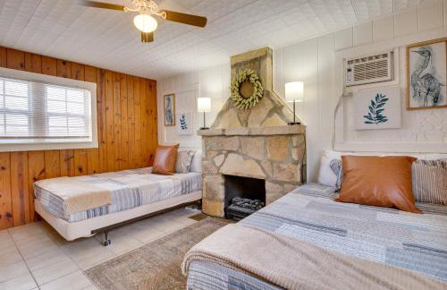 Mountain Home Cabin with Fire Pit Less Than 1 Mi to Lake! - Foto 14