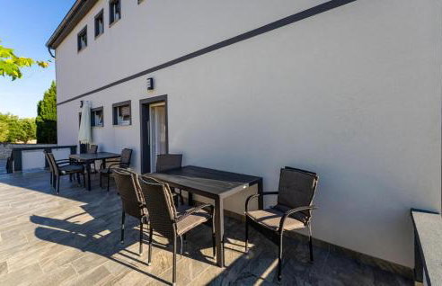 Beautiful Apartment In Rtina With Wifi - Foto 8