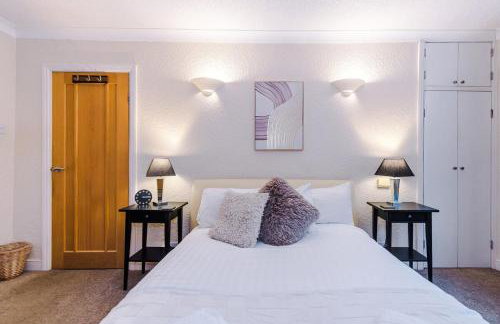 4 Bed House - Sleeps 8 - Free Parking - Manchester - Foto 28