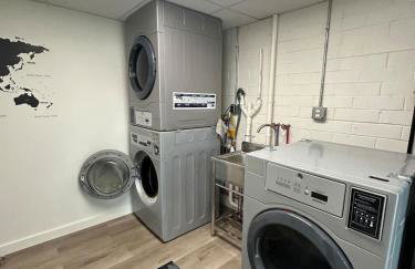 Newly remodeled bright studio - Photo 8