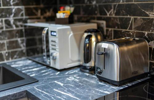 Lux Style Homes -1 BED APARTMENT close to City Centre - Free WIFI - Free Parking - Smart TV - Full Kitchen - Self Check In - Foto 49