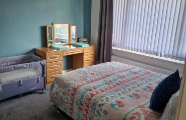 Family-Friendly Detached House Near Leeds and Bradford with Garden - Foto 5