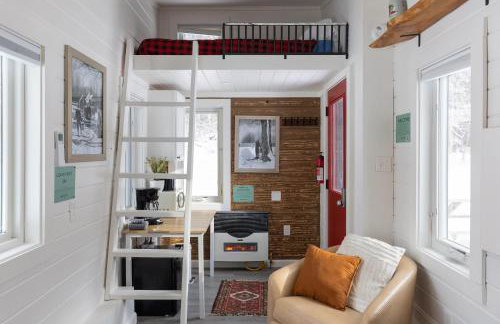 Maple Sugar Shack Tiny House with hot tub & river by Stowe - Foto 42