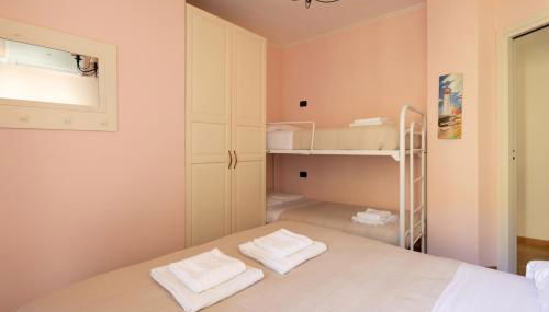 Portovenere a due passi dal mare / parcheggio privato, ampio appartamento fino a 8 persone - Foto 4, wardrobe