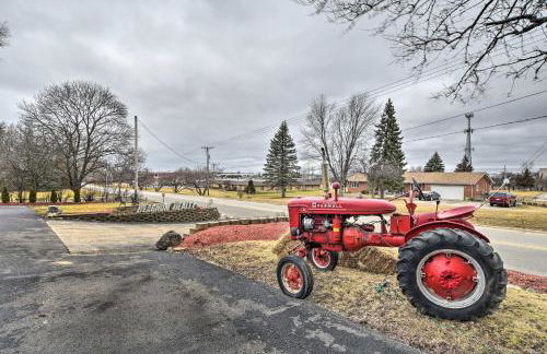 Pet-Friendly Bartlett Farmhouse with Deck! - Foto 32