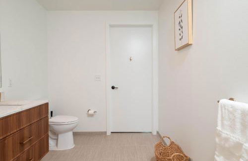 Back-Bay Lux Central 2BR Condo with Rooftop and Parking - Foto 42