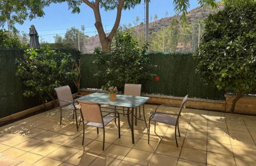 Bonito apartamento con jardín, piscina y aparcamiento gratuito - Photo 22