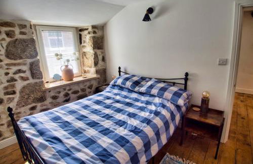 Knocker Cottage is a 3 bedroom made up of 1 double bedroom and 2 small double bedrooms in small village 10 min to beaches - Foto 49