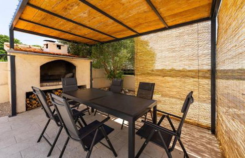 3 Bedroom Awesome Home In Rastevic - Foto 16