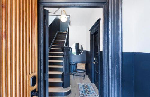 The Blue Comfort & MINS to Newyork City with parking - Foto 23