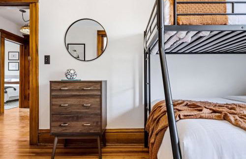 Chic Victorian Manor - Sleeps 12 - Congress Park - Foto 27