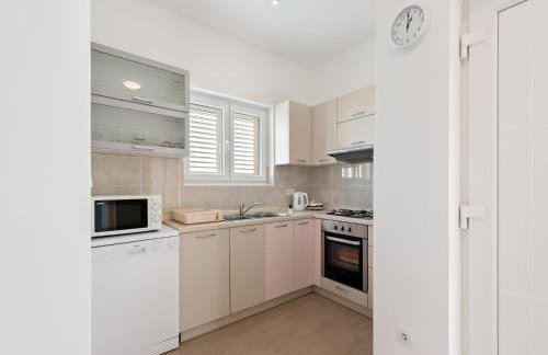 Simplistic Apartment in Neviđane near Sea Beach - Foto 18