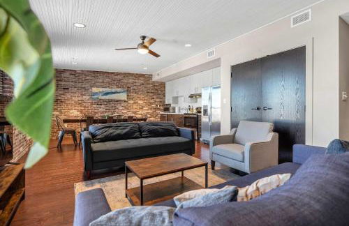 Ideal Spot Near 4th Street Live & Local Dining - Foto 13